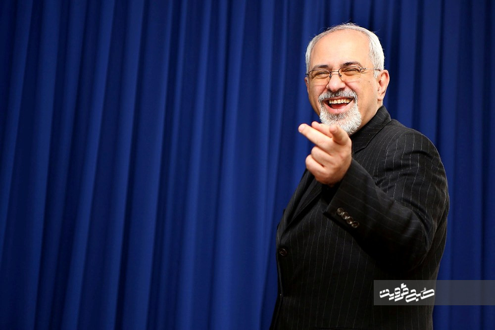 حضور ظریف در مجلس برای ارائه گزارش پیگیری حادثه منا/ دیپلماسی خنده در مقابل رفتار ظالمانه آل‌سعود باعث شد امسال ۸۰ هزار زائر ایرانی از حضور در مراسم حج محروم شوند