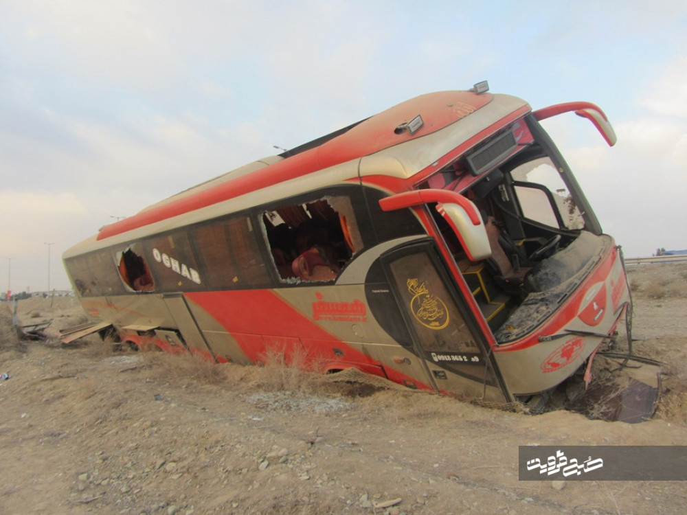 واژگونی اتوبوس در آزاد راه قزوین کرج در محدوده شهر آبیک