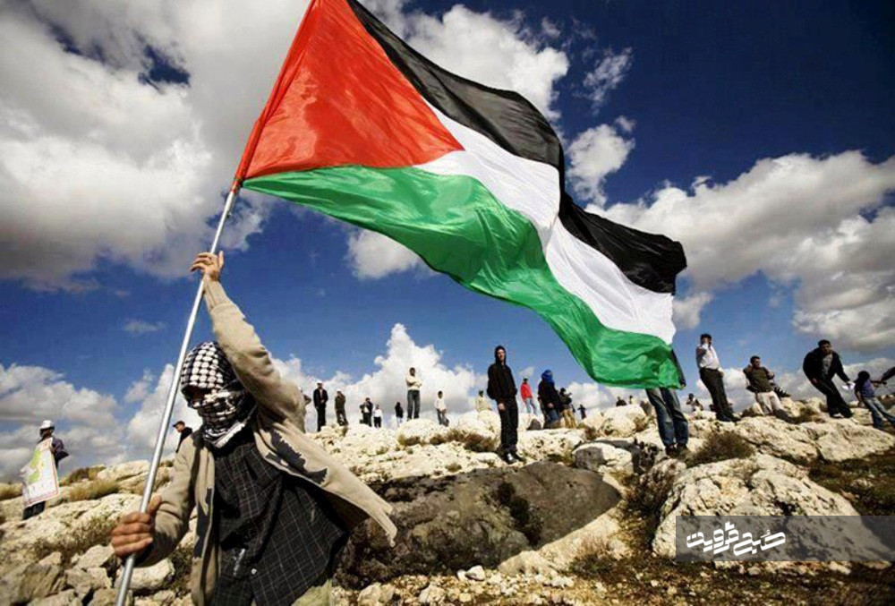 باید خوراک فرهنگی و عقیدتی به مبارزان فلسطینی داده شود/ تعامل با دشمنان پیش‌برنده اهداف یک انقلاب نیست 