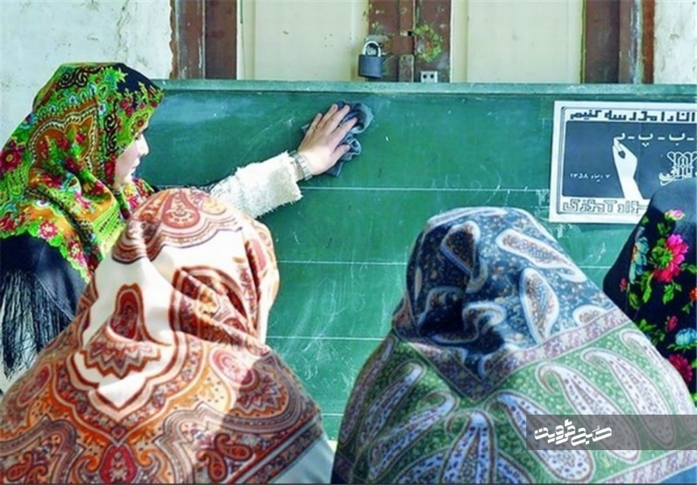 برنامه‌ نمادین کتابت قرآن کریم توسط سوادآموزان استان قزوین برگزار شد 
