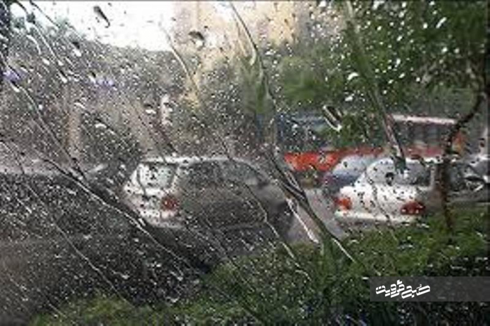 ادامه بارندگی‌ها در استان و ریزش تگرگ 