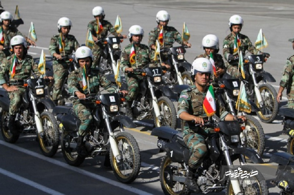  نمایش و مانور موتورسواران یگان‌های نظامی  قزوین در اولین روز دهه فجر 