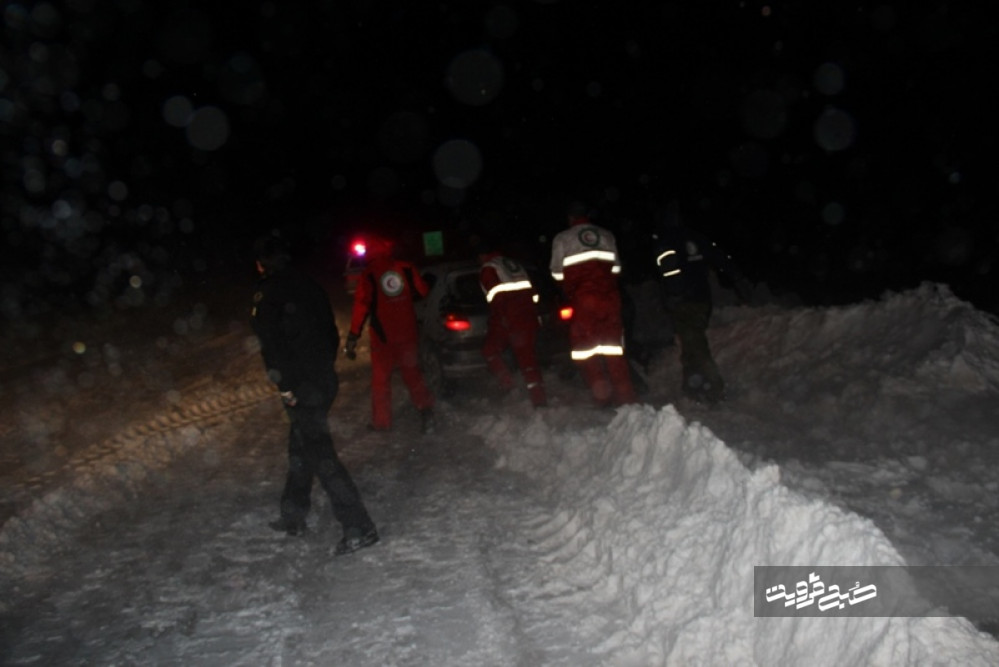 نجات ۲ نفر از مفقودان گرفتار شده در برف و کولاک 