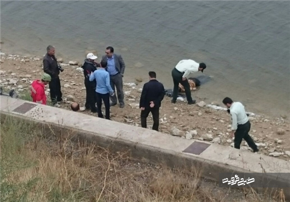بیرون کشیدن جسد مرد مجهول الهویه از کانال مادر قزوین 