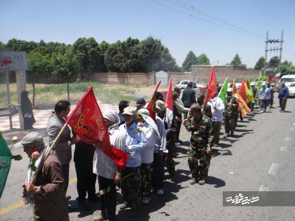 شوق مردم برای پیاده‌روی حرم امام نشانه علاقه آنها به نظام است 