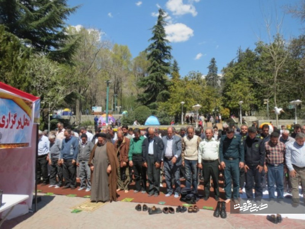  نماز جماعت در هفت بوستان شهر قزوین اقامه می‌شود 