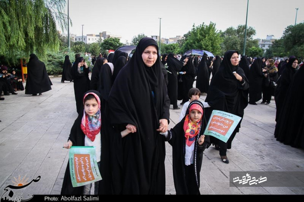 تجمع مردمی "مدافعان حریم خانواده" در قزوین برگزار شد