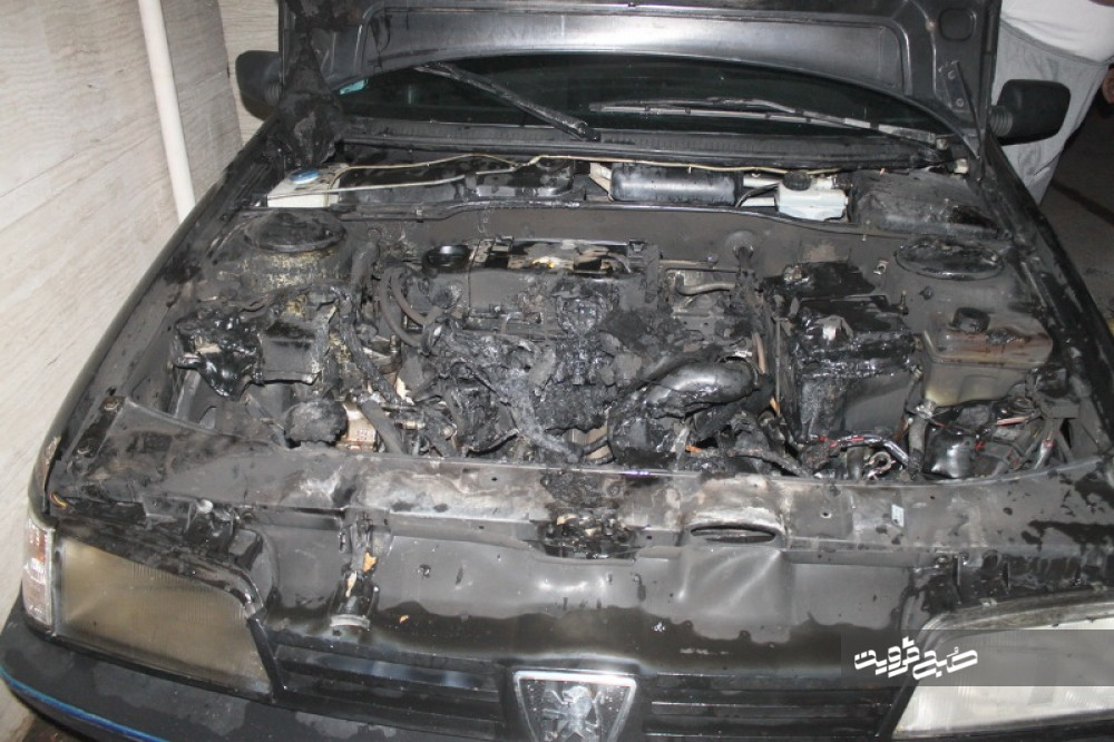 خودرو سواری پژو ۴۰۵ در قزوین آتش گرفت+تصاویر