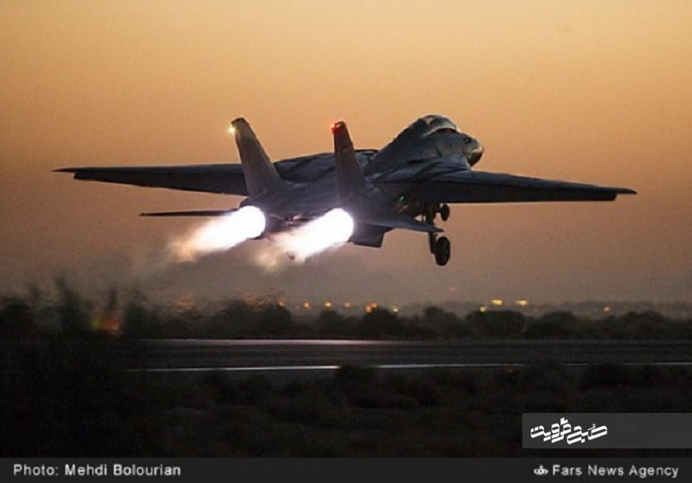 تصاویر/ پرواز شبانه جنگنده‌های ارتش