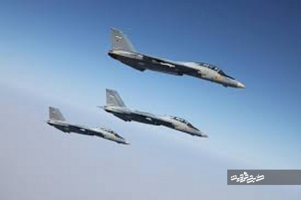 عکس/ مانور هوایی جنگنده های پایگاه شهید بابایی