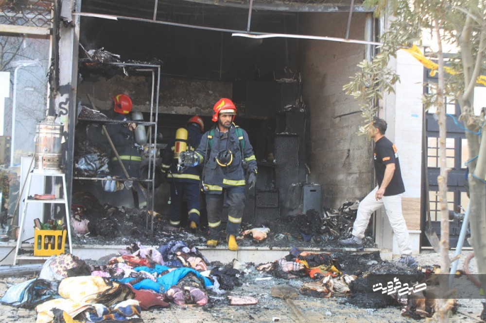 آتش‌سوزي در مغازه خشک شويي مهار شد+تصاویر