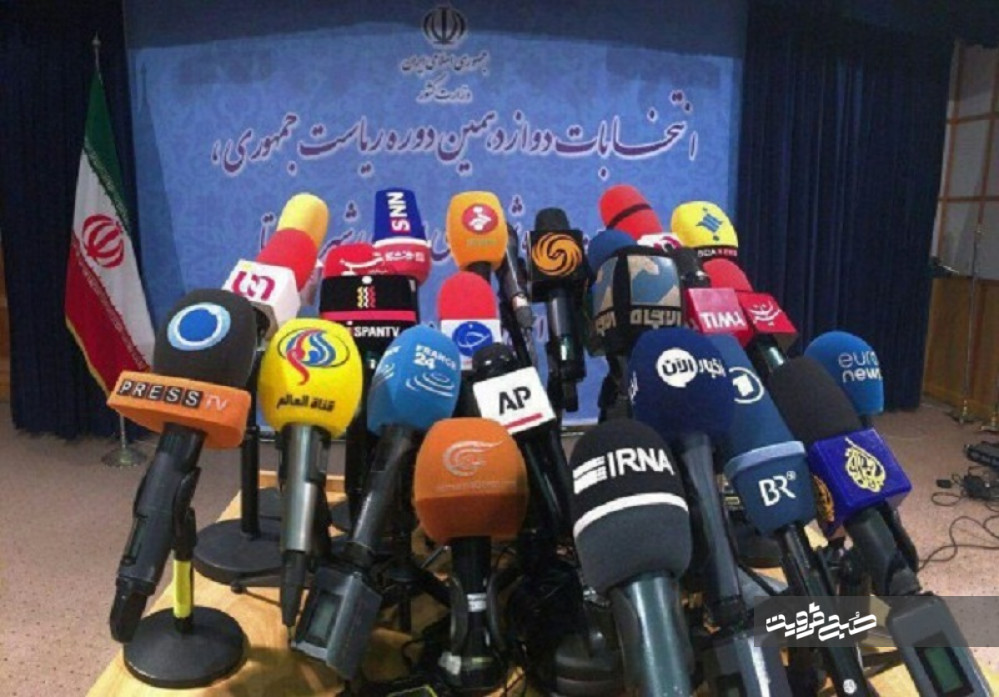 عکس/ استراحت خبرنگاران منتظر در وزارت کشور