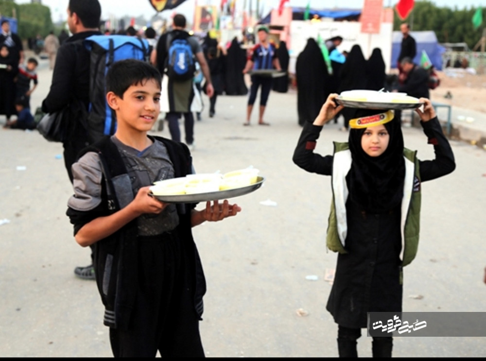 مردم عراق اینگونه از زوار ایرانی پذیرایی کردند+عکس