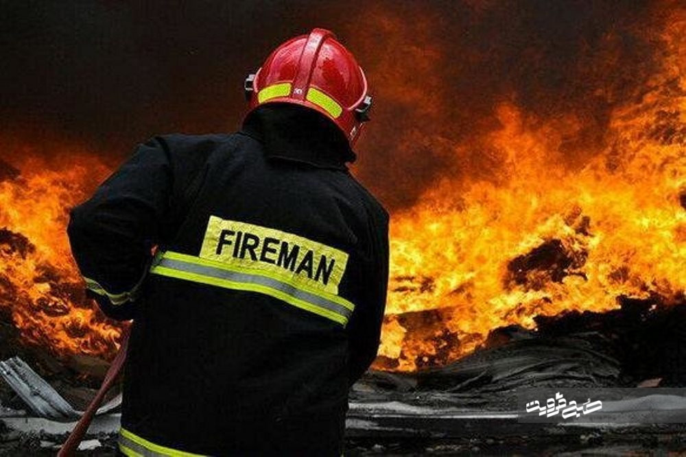 اطفاء حريق يکي از شعب بانکي قزوين+تصاویر