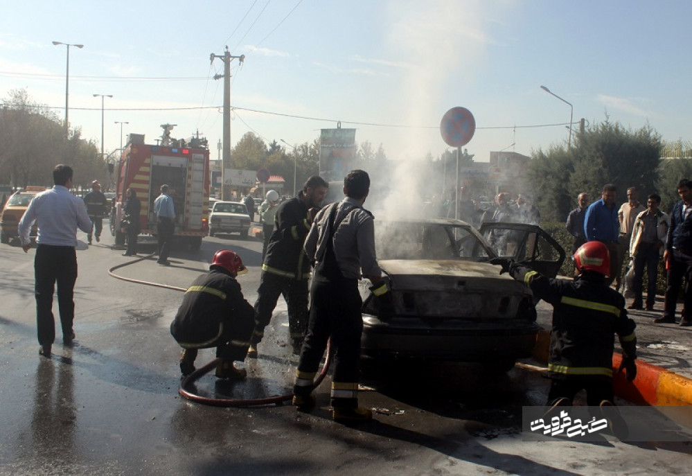 آتش گرفتن خودروی سمند در قزوین+تصاویر