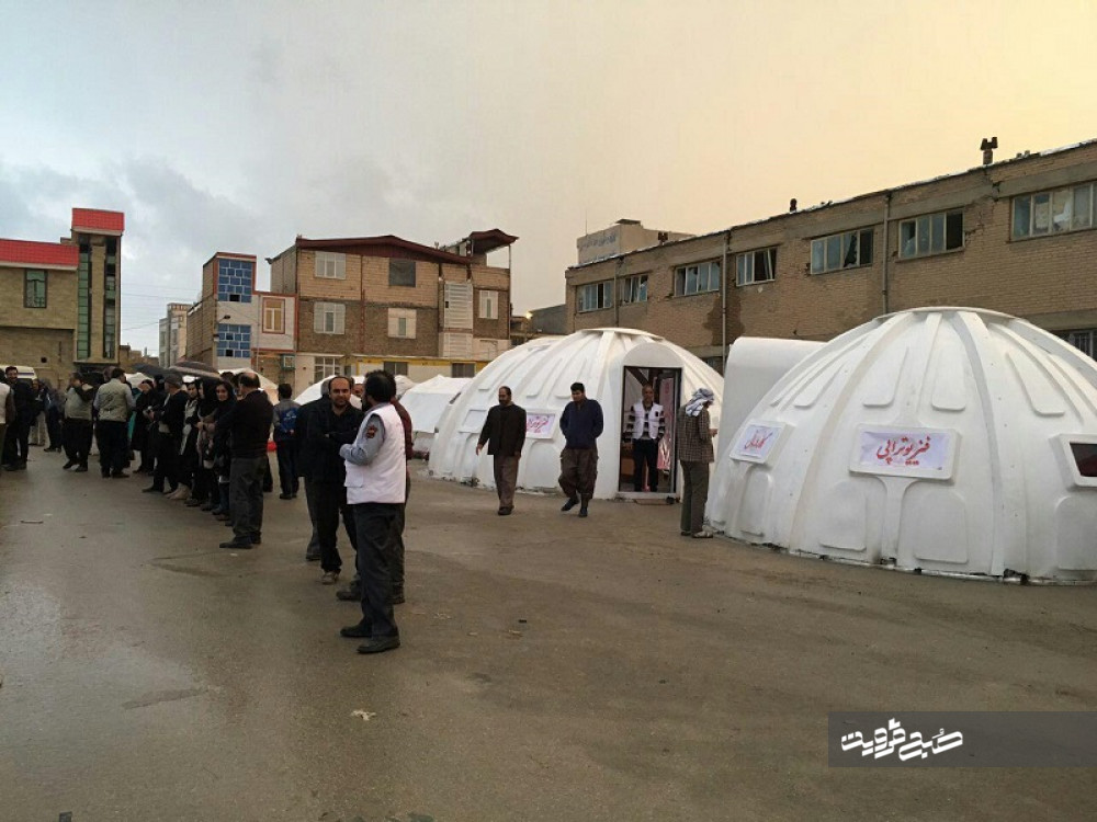 ارائه خدمات پزشکی به زلزله زدگان کرمانشاه+تصاویر