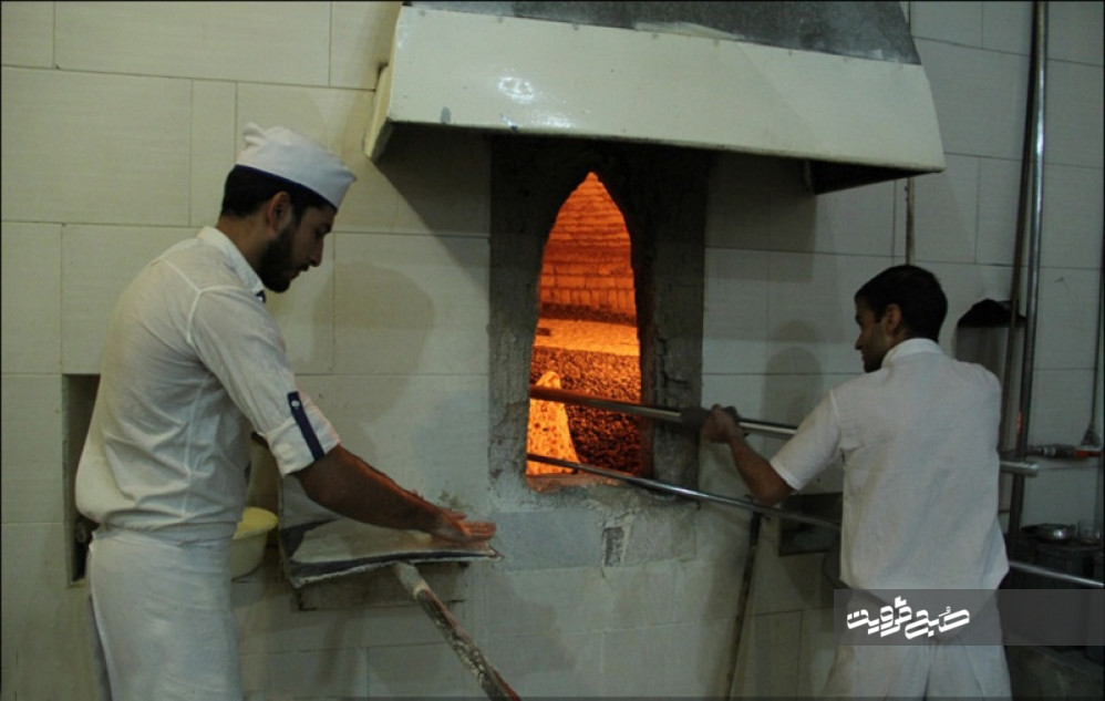 ۴سال از ثابت ماندن قیمت نان می‌گذرد/ نانوایان به کرج و تهران مهاجرت می‌کنند