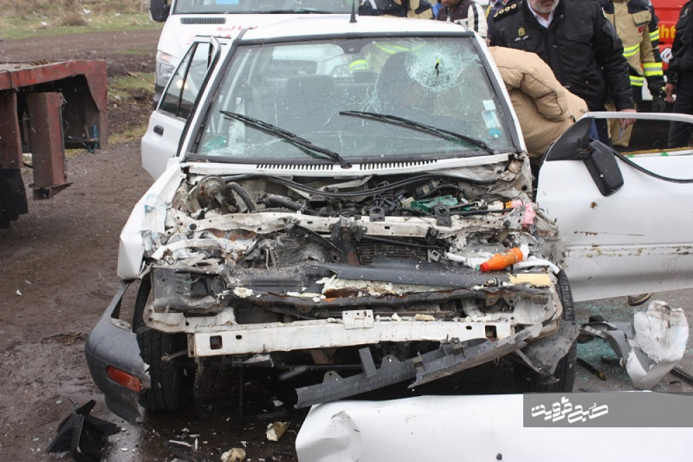 تصادف خودروی پرايد و نيسان یک کشته برجای گذاشت+تصاویر 