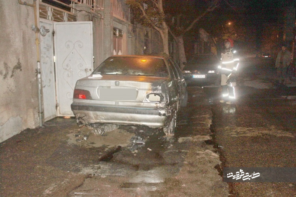 خودروي پژو پارس در آتش سوخت+تصاویر