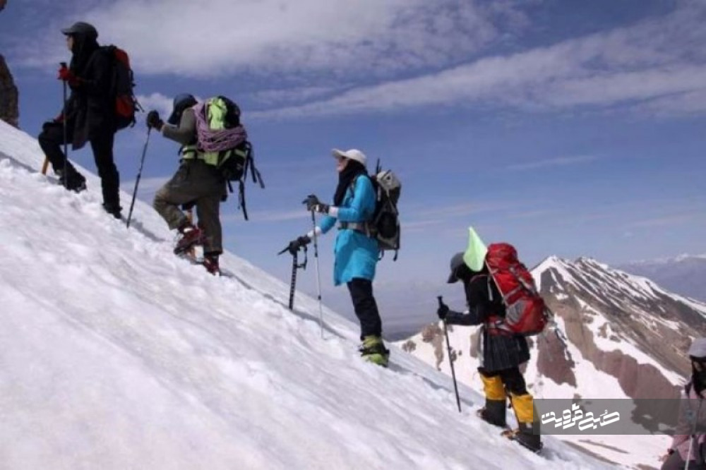 ۲۵ کوهنورد گرفتار در ارتفاعات زیاران نجات یافتند