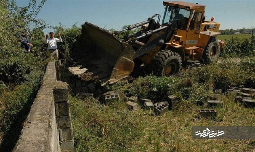  بنای غیرمجاز در اراضی کشاورزی تاکستان تخریب شد
