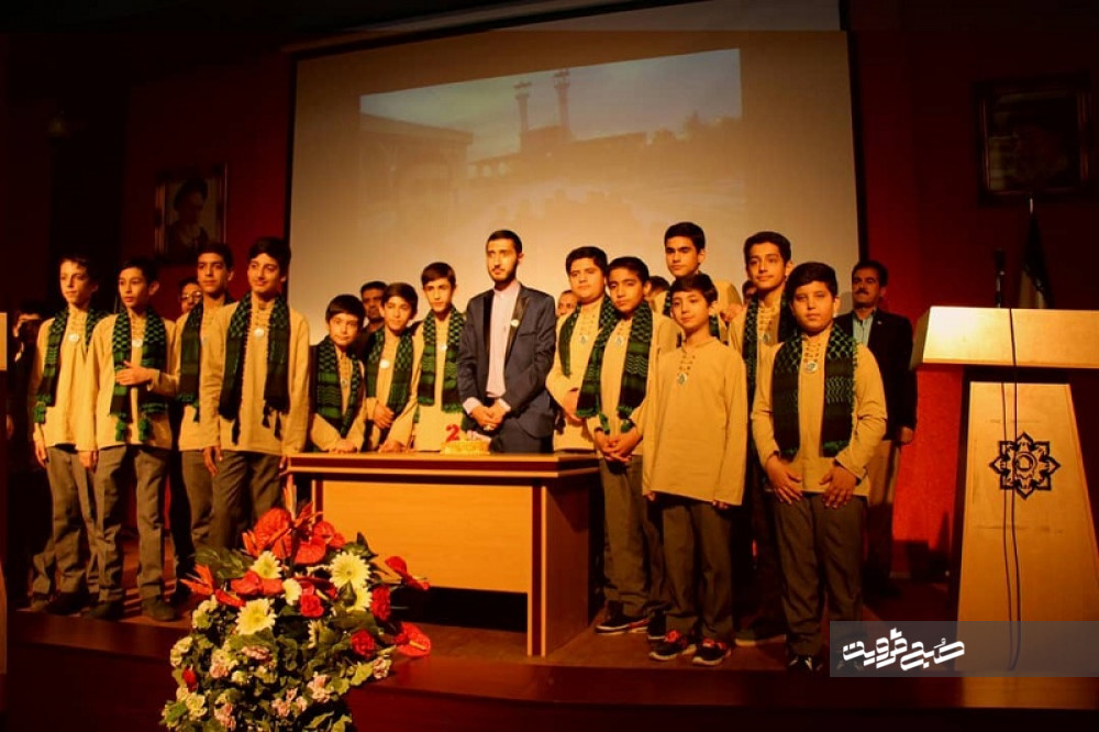 اجرای گروه سرود ۶۰۰نفری کانون‌های مساجد قزوین