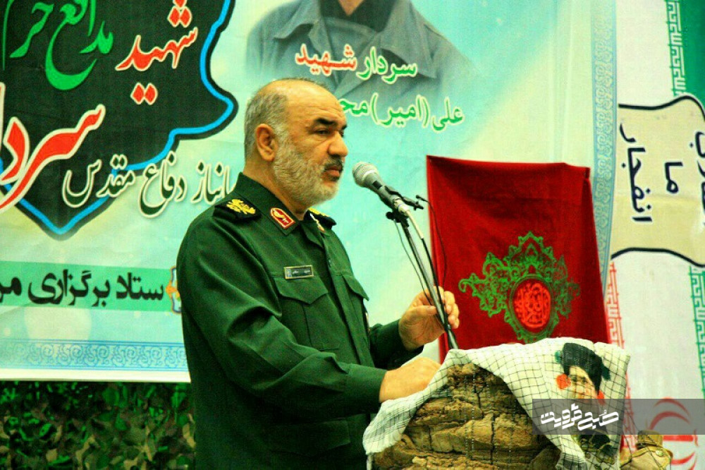 عزت، امنیت و استقلال ایران به‌واسطه مقاومت است/ تا وقتی به اسلام اعتقاد داریم ابدا شکست نمی‌خوریم 