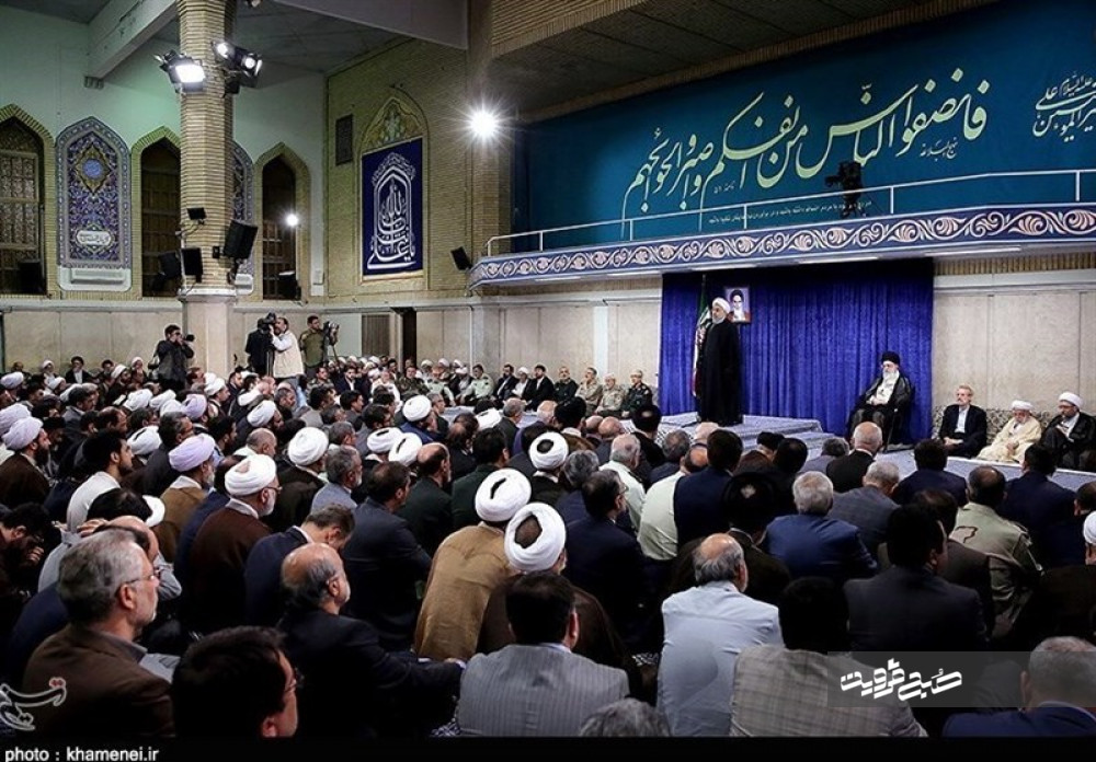 شرح حدیث نقش بسته بر حسینیه امام خمینی در دیدار مسئولان با امام خامنه‌ای