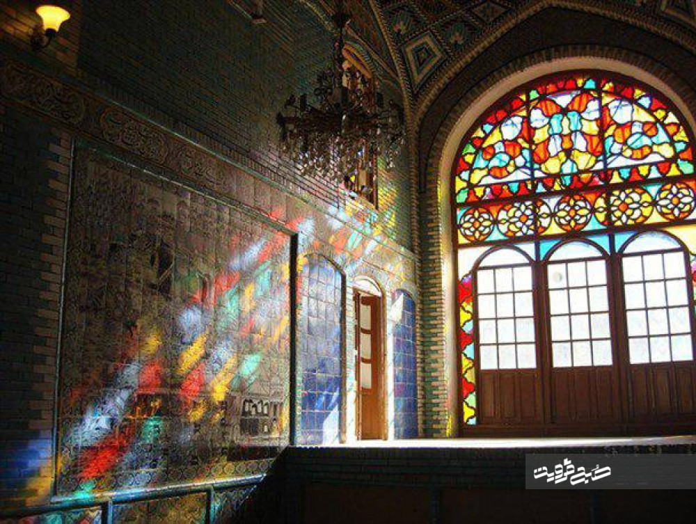 ساخت کلیپ رقاصی در حسینیه تاریخی کرمانشاه! + عکس 