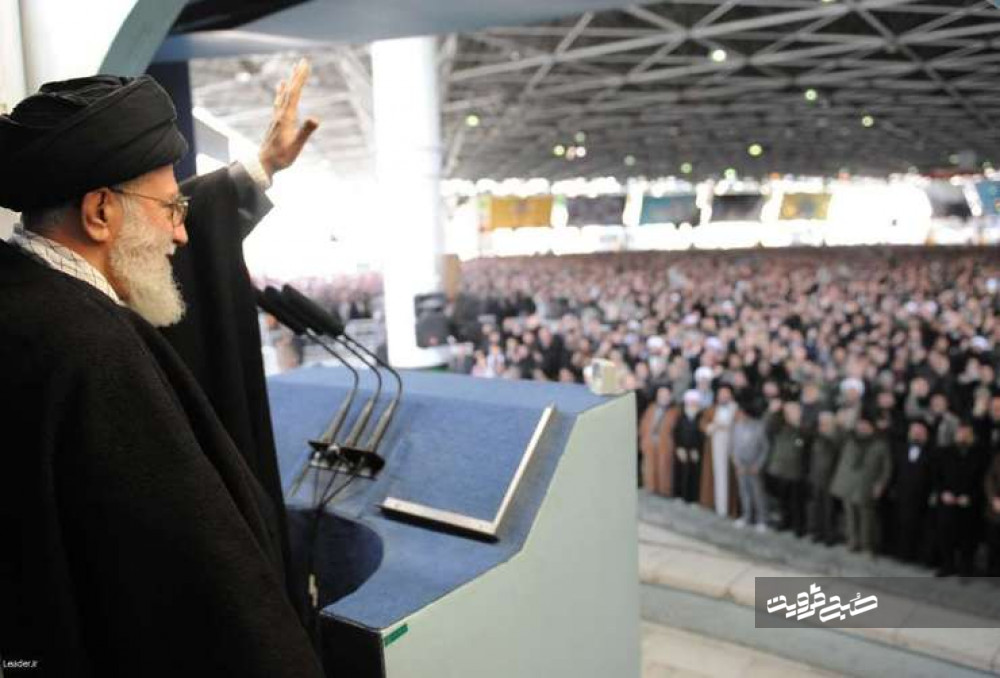 تصاویر حاشیه‌ای از حضور پرشور مردم در نماز جمعه تهران به امامت رهبر انقلاب