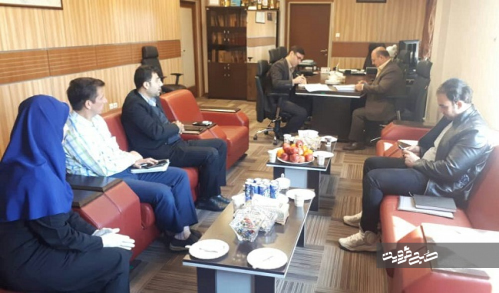 قرارداد تکمیل پروژه چمن مصنوعی آکادمی فوتبال قزوین منعقد شد