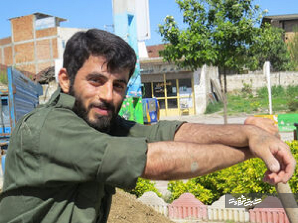 عکس/ پیکر شهید مدافع حرم در آغوش دردانه‌اش
