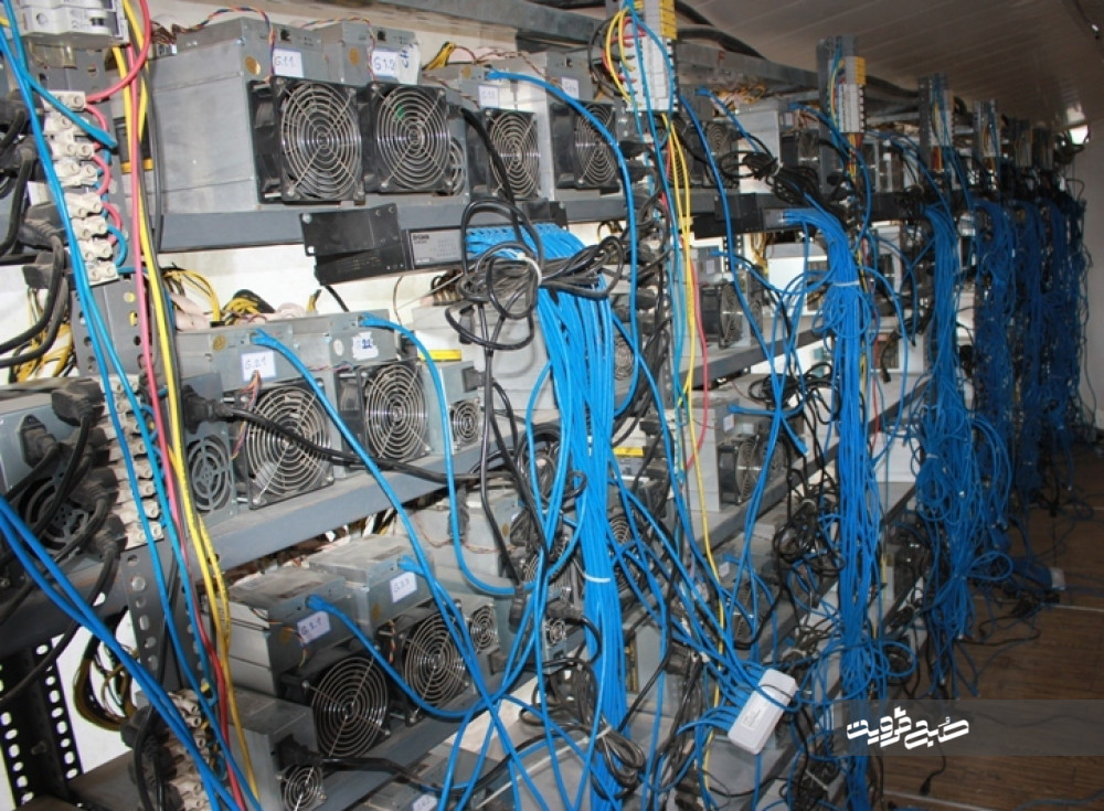 کشف میلیاردی دستگاه تولید ارز دیجیتال در تاکستان