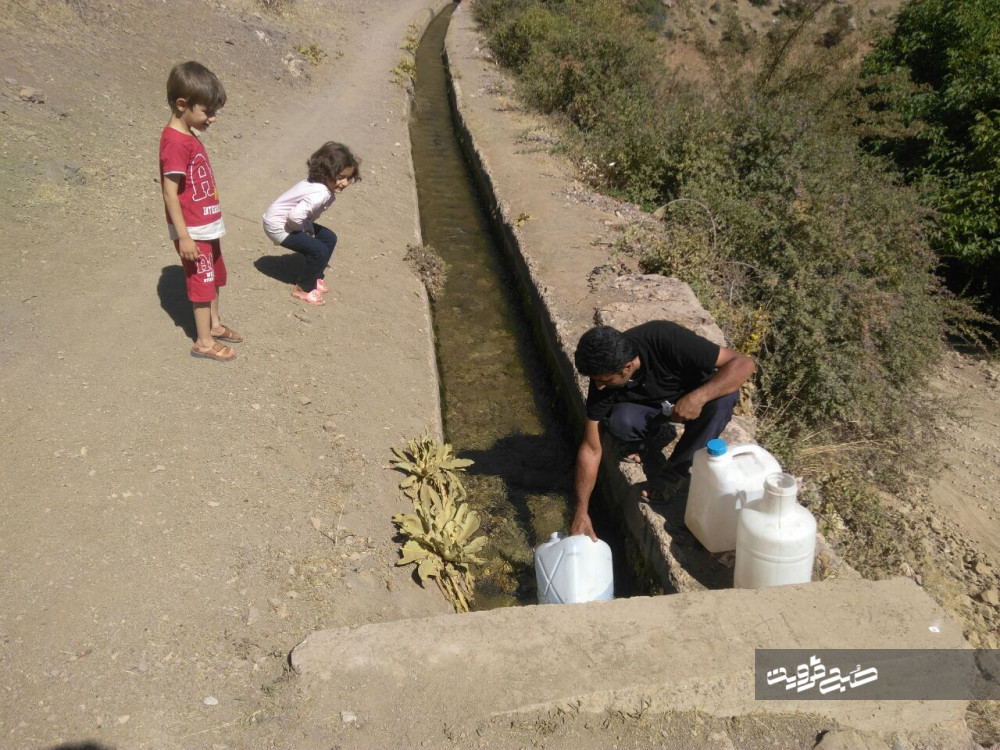 "فِشک"، با کمبود آب دست‌وپنچه نرم می‌کند/ مسئولان مشکلات روستائیان را برطرف کنند