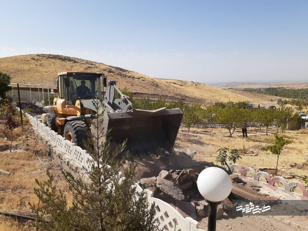 تخریب هفت بنای غیر مجاز در اراضی کشاورزی قزوین