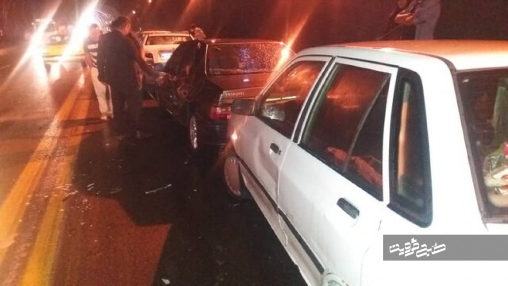 تصادف چندین خودرو در عوارضی قزوین_ کرج ۱۳ مصدوم برجای گذاشت