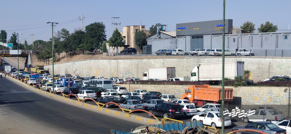 ترافیک سنگین در پی تصادف دو دستگاه کامیون در شهر صنعتی قزوین+تصاویر