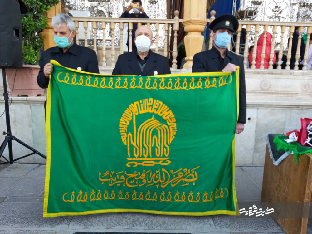 مراسم تعویض پرچم امامزاده حسین(ع) قزوین برگزار شد+تصاویر