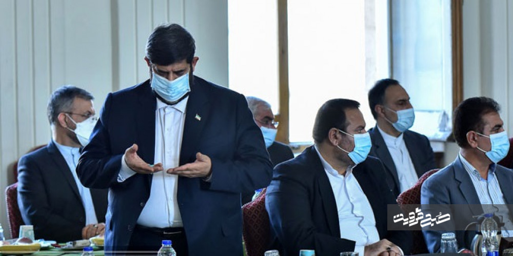 نماز خواندن وسط جلسه نمایندگان با وزیر خارجه