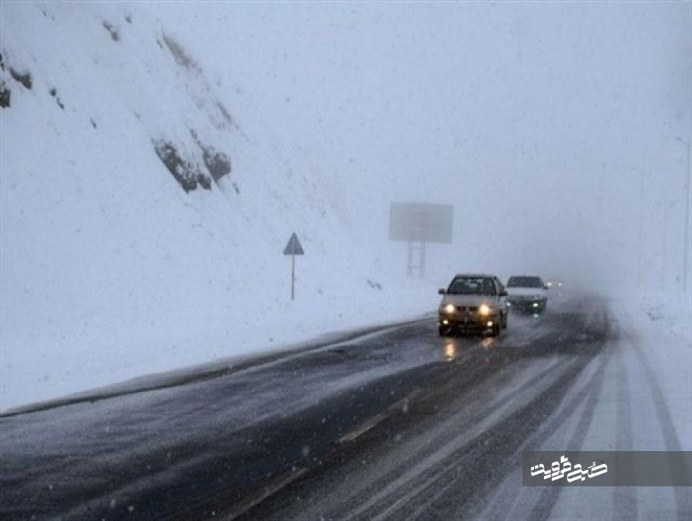 بارش برف در گردنه‌های استان قزوین