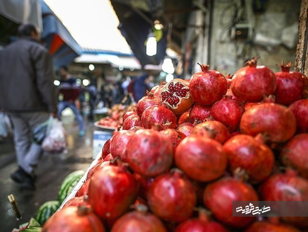 میوه شب یلدا در بازار قزوین فراوان است