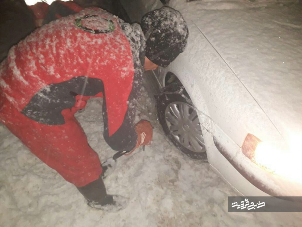 امدادرسانی هلال احمر  قزوین به بیش‌از ۶۸۰ نفر در برف و کولاک