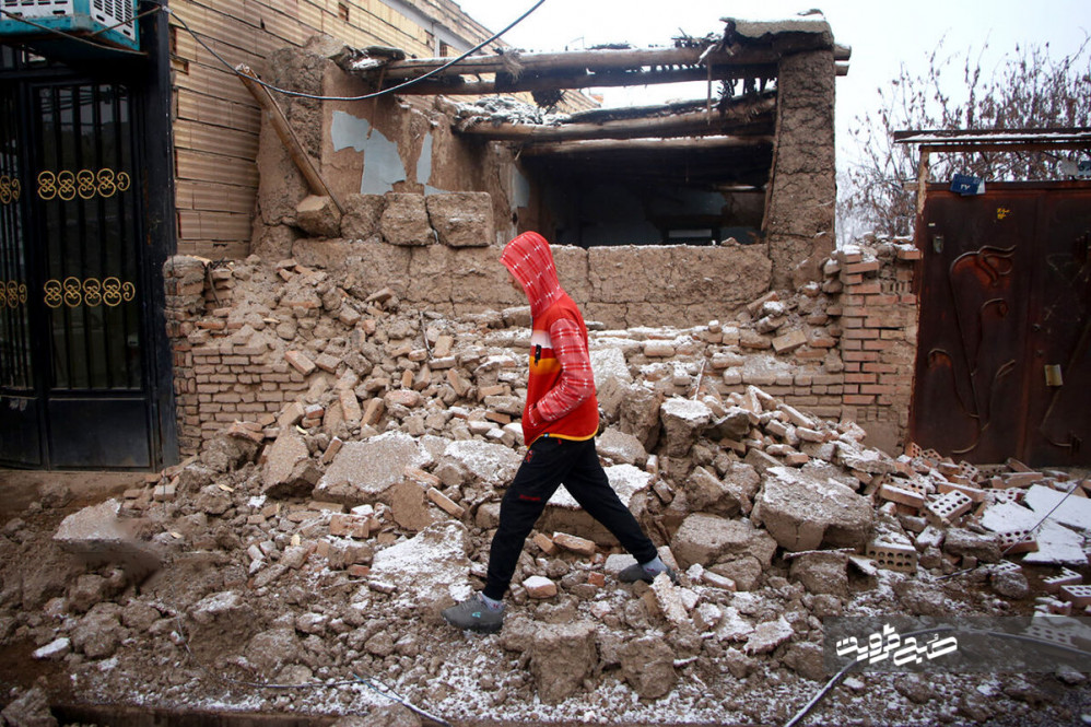 قزوینی‌ها ۹۰۰میلیون تومان به زلزله‌زدگان خوی کمک کردند