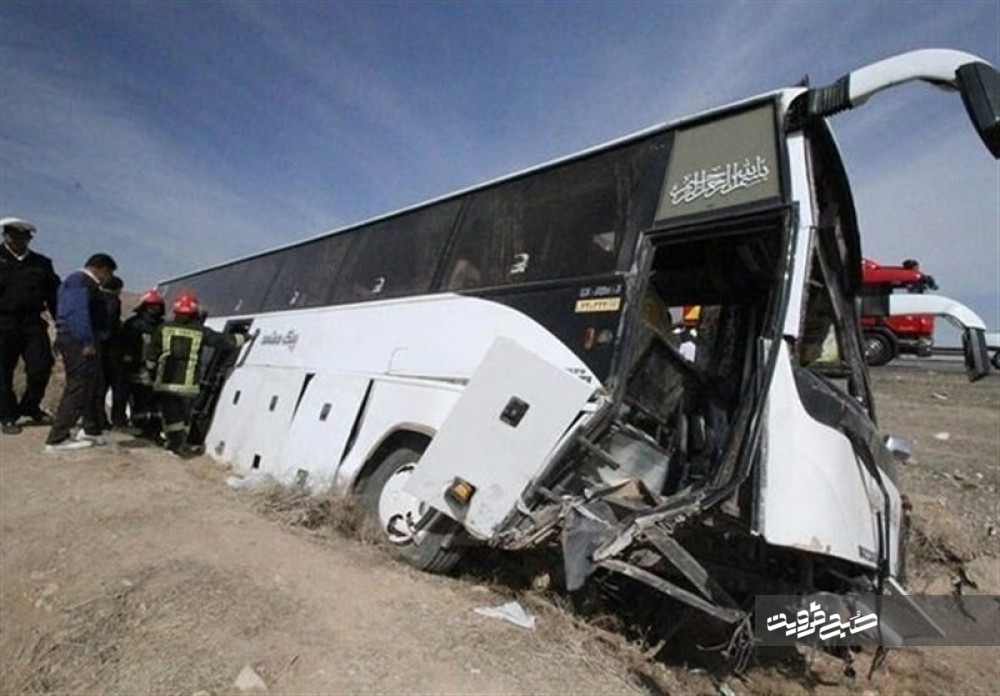 واژگونی اتوبوس با ۲۶ مصدوم در اتوبوان قزوین-زنجان