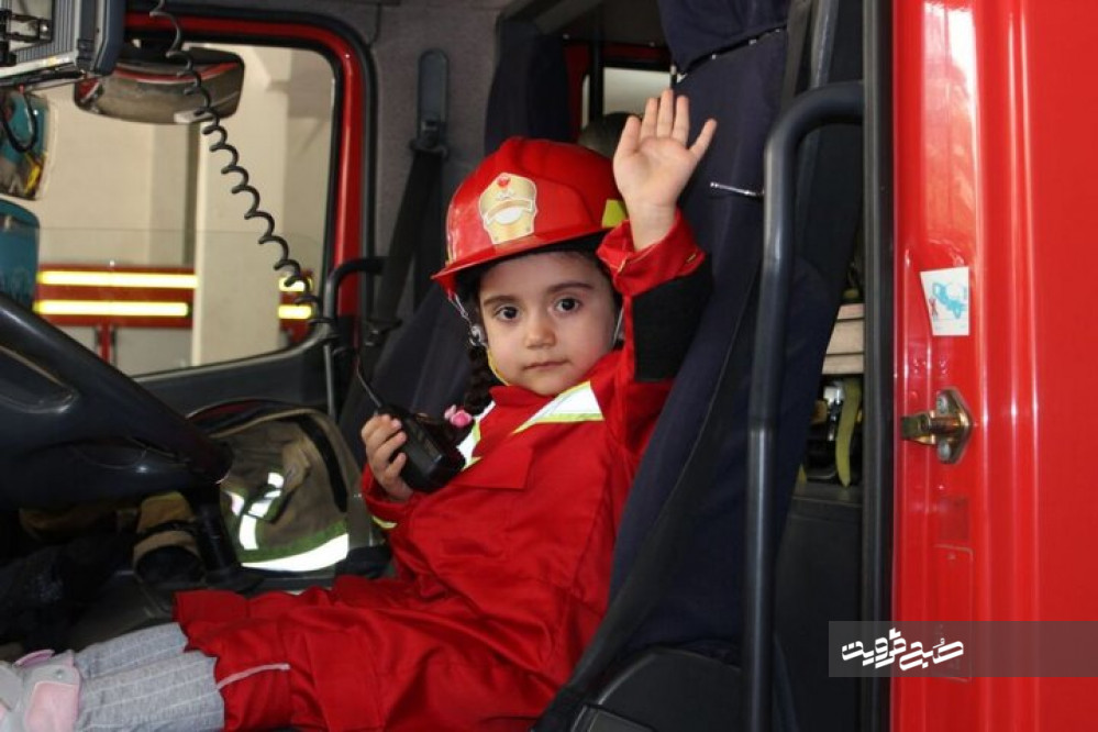 کودکان قزوینی آموزش‌های آتش‌نشانی را فرا می‌گیرند