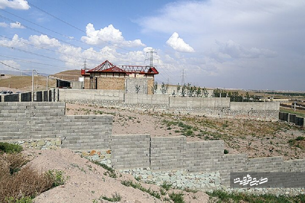 اجرای طرح شناسایی و دیوارکشی زمین‌های بایر سطح شهر قزوین