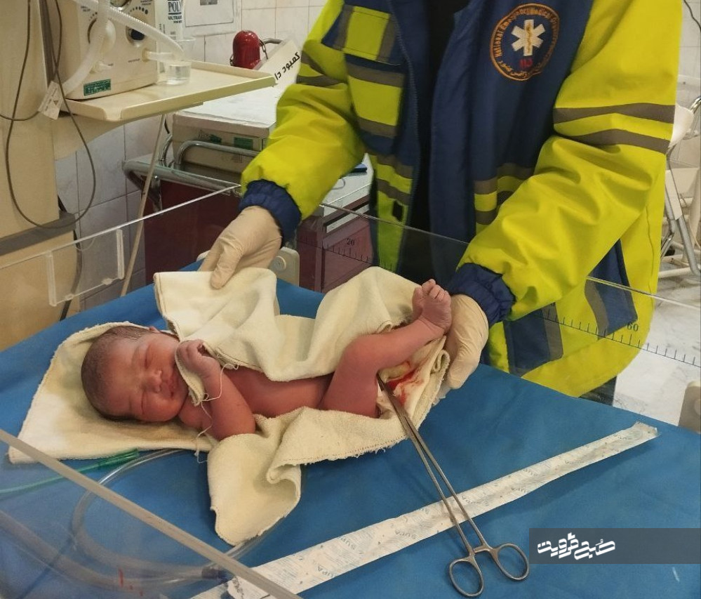 تولد نوزاد عجول در آمبولانس قزوین