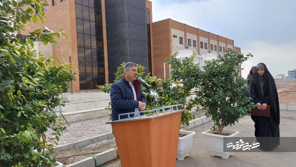 ۳۰۰ اصله نهال به مناسب روز درختکاری در دانشگاه امام (ره) کاشته شد