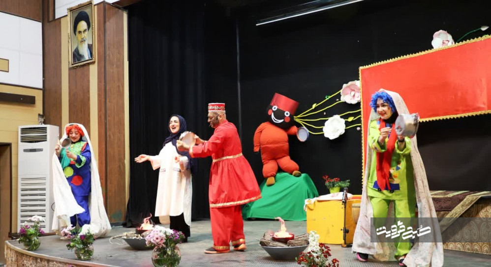 اجرای نمایش نوروزی «عیدی ما یه لبخند» در قزوین