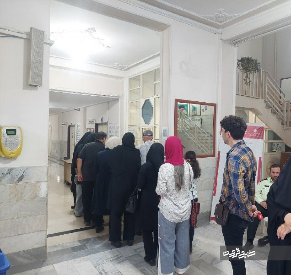 موج سوم صفوف رای در استان قزوین تشکیل شد